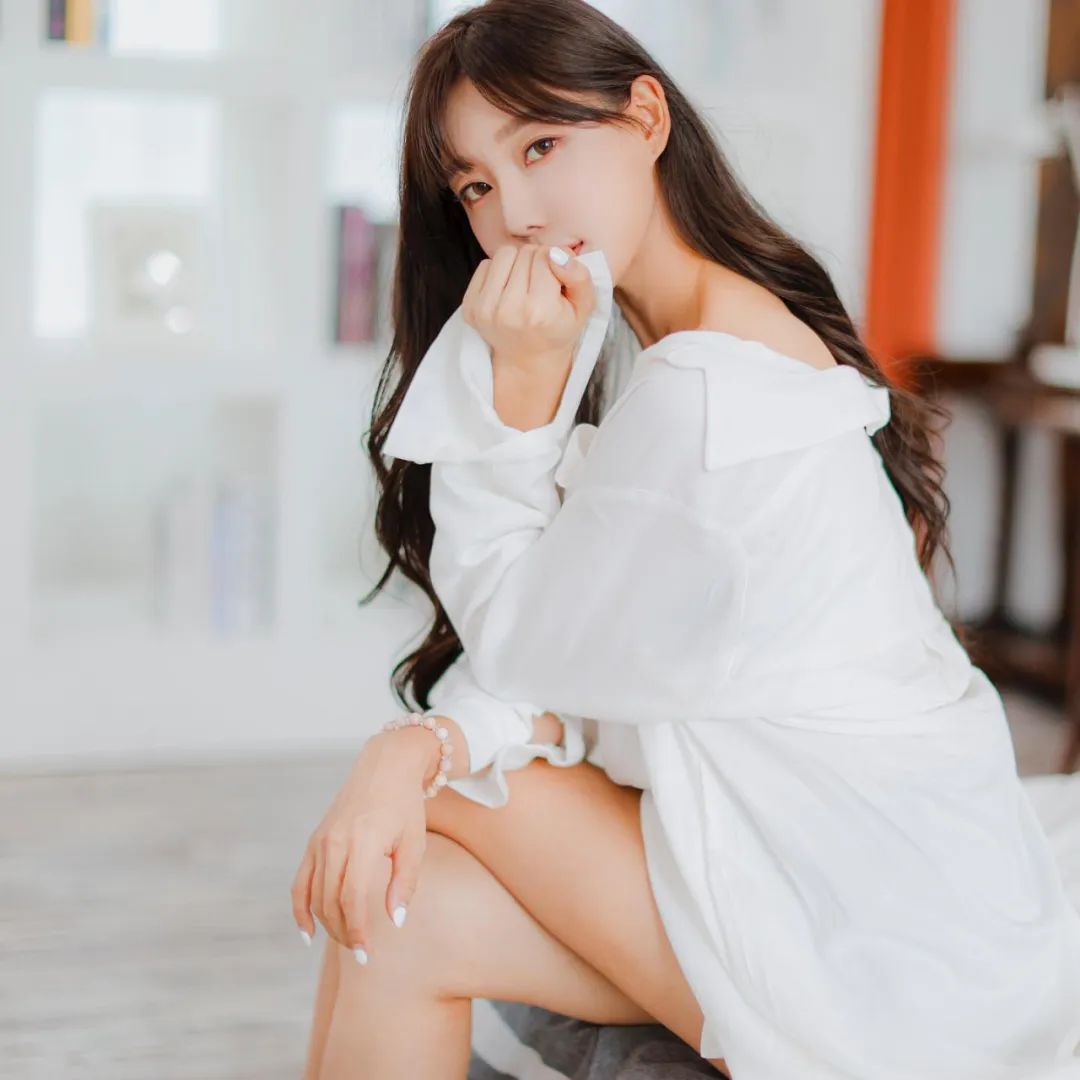 韩国车模崔瑟琪,萝莉脸完美身材的她还曾是虎牙主播!