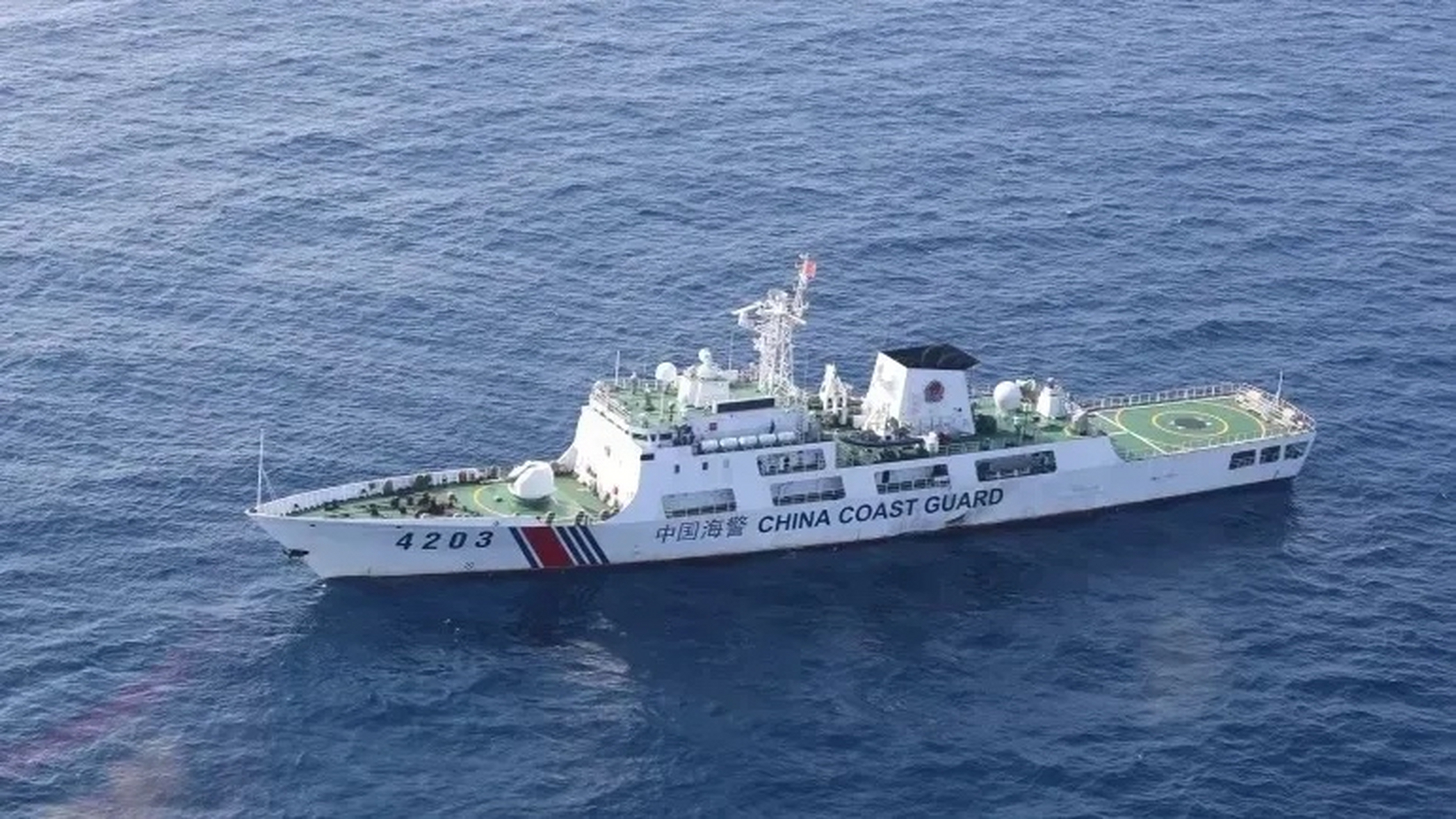 突发!菲律宾34人强行登上岛礁,被中国海警处置:这个暗礁太重要