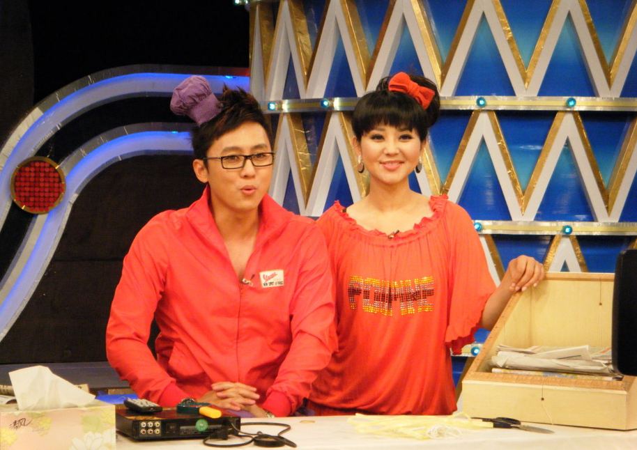 回顾主持人方琼忙于工作惹婆婆不满丈夫充当婆媳关系的润滑剂