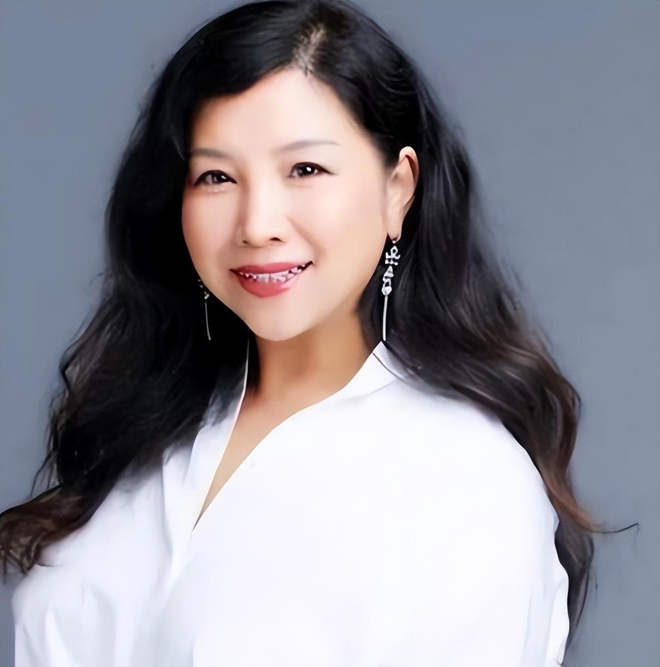 回顾主播许戈辉:辉煌时期离开央视,嫁二婚富豪丁健,如今幸福吗