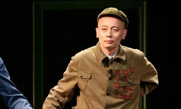 66岁的葛优父母都已去世妹妹远在美国如今憔悴不已