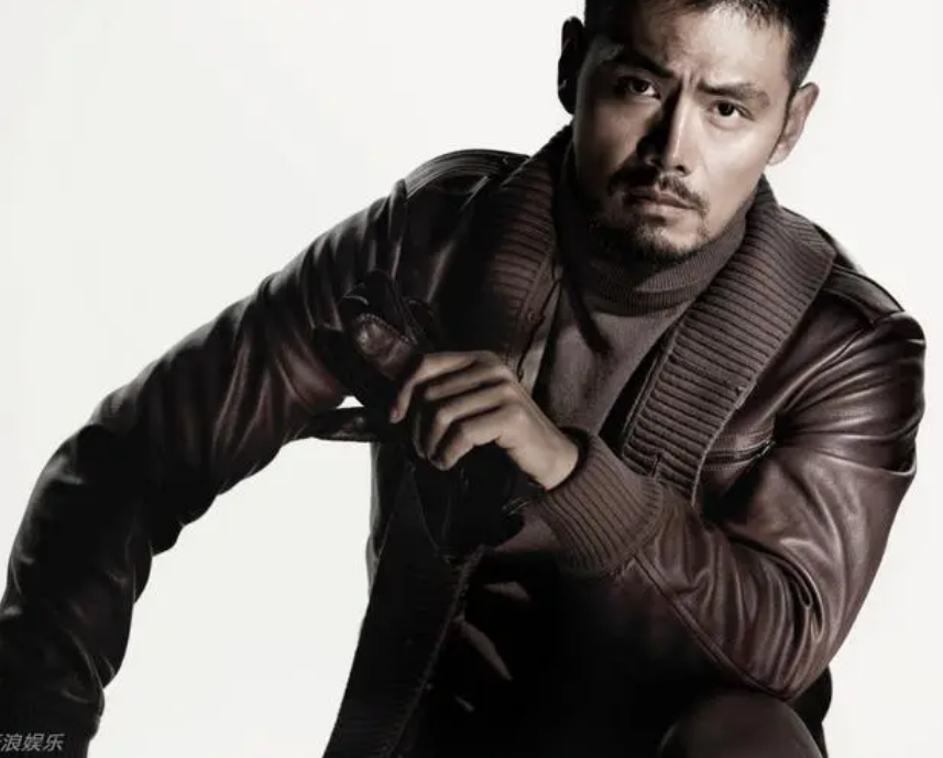 回顾演员邵兵和小12岁张培结婚四口之家活成了让人羡慕的样子