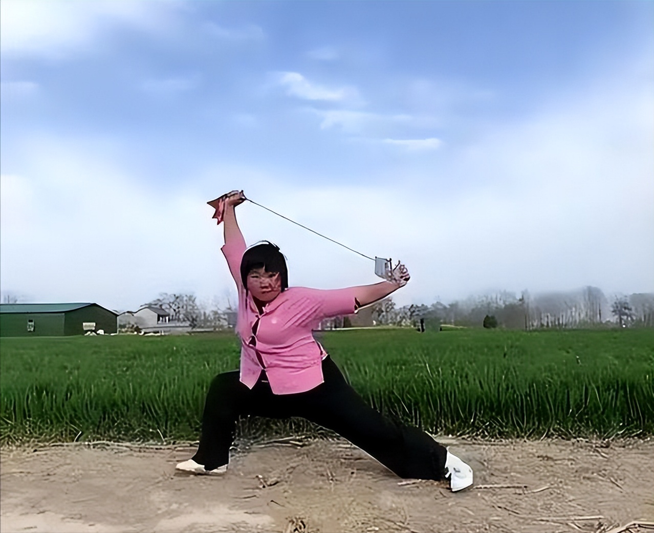回顾女孩苦练20年武术上倒闭5所武校从田间地头打到央视