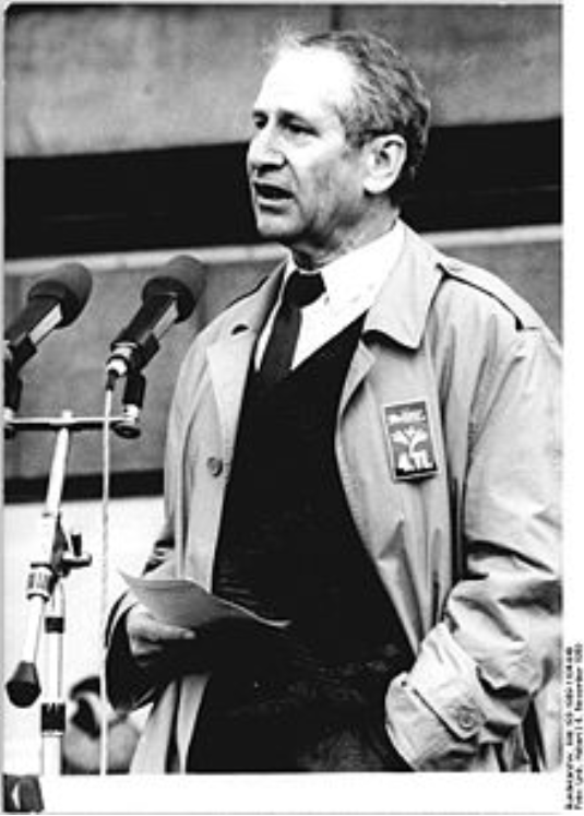 马库斯·沃尔夫:主持东德情报部门35年,退休后拒绝出卖老战友