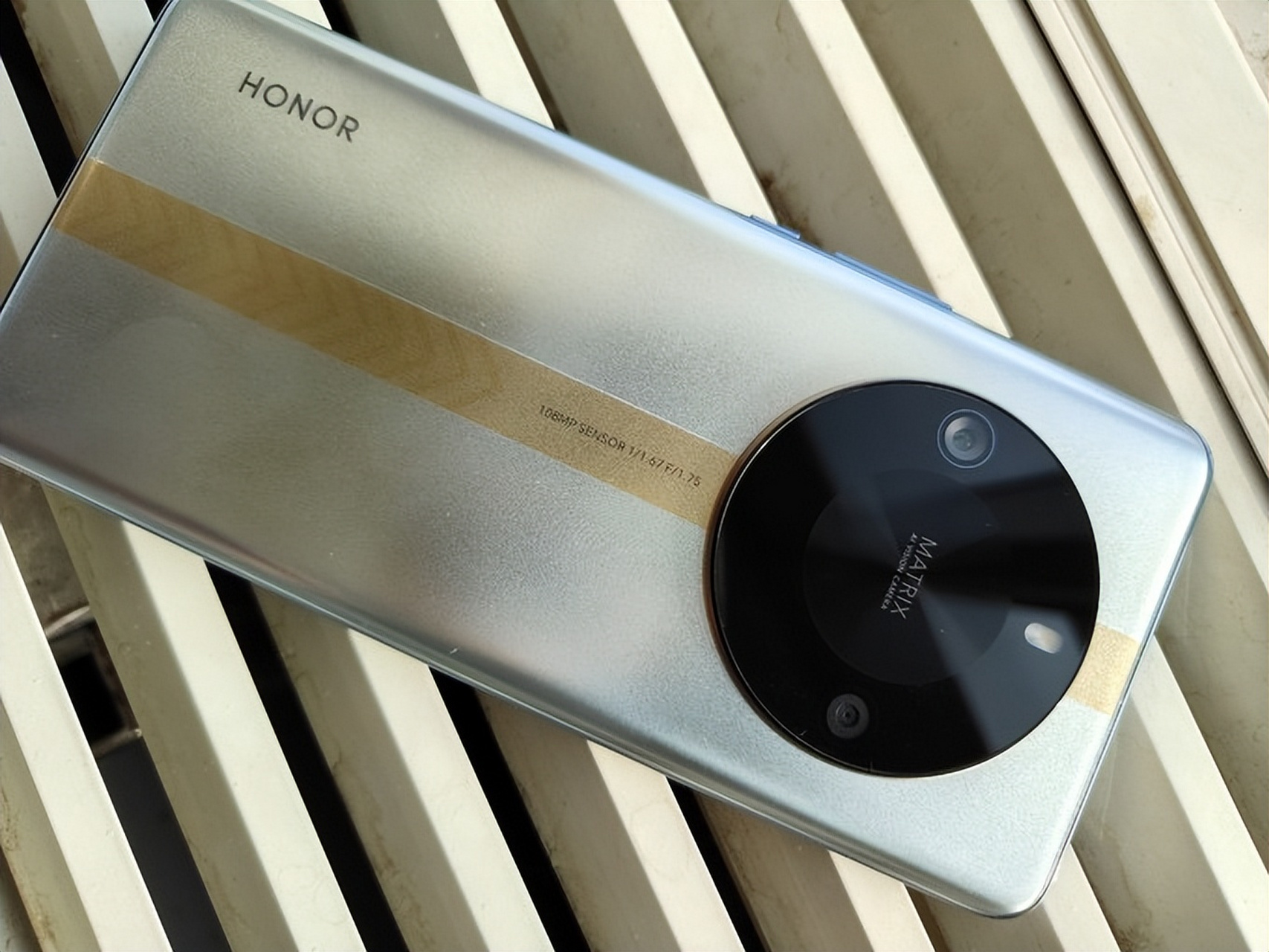 文章介绍了四款性价比高,好评率超高的手机:vivos18pro,魅族20pro