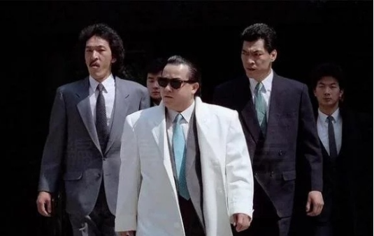 回顾:东北一霸乔四爷肆意超车,被抓后才惊觉,自己惹了不该惹的