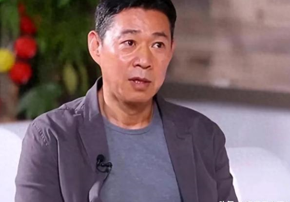 67岁张丰毅近况曝光,肌肉凝练,高难度健身动作看呆网友!