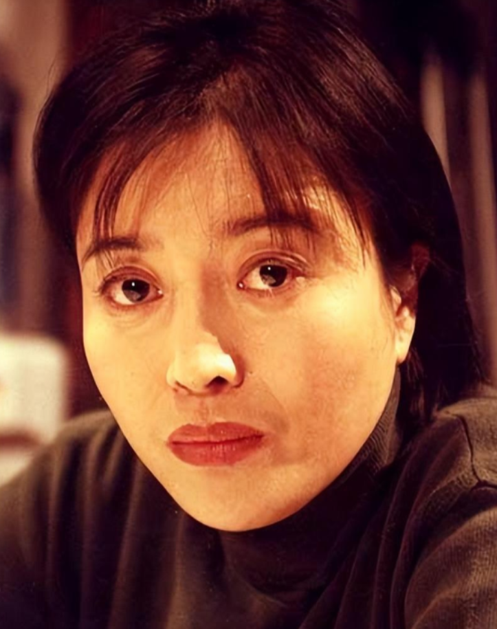 回顾丁嘉丽两段失败婚姻伤人伤己对儿女有愧她晚年生活怎样了