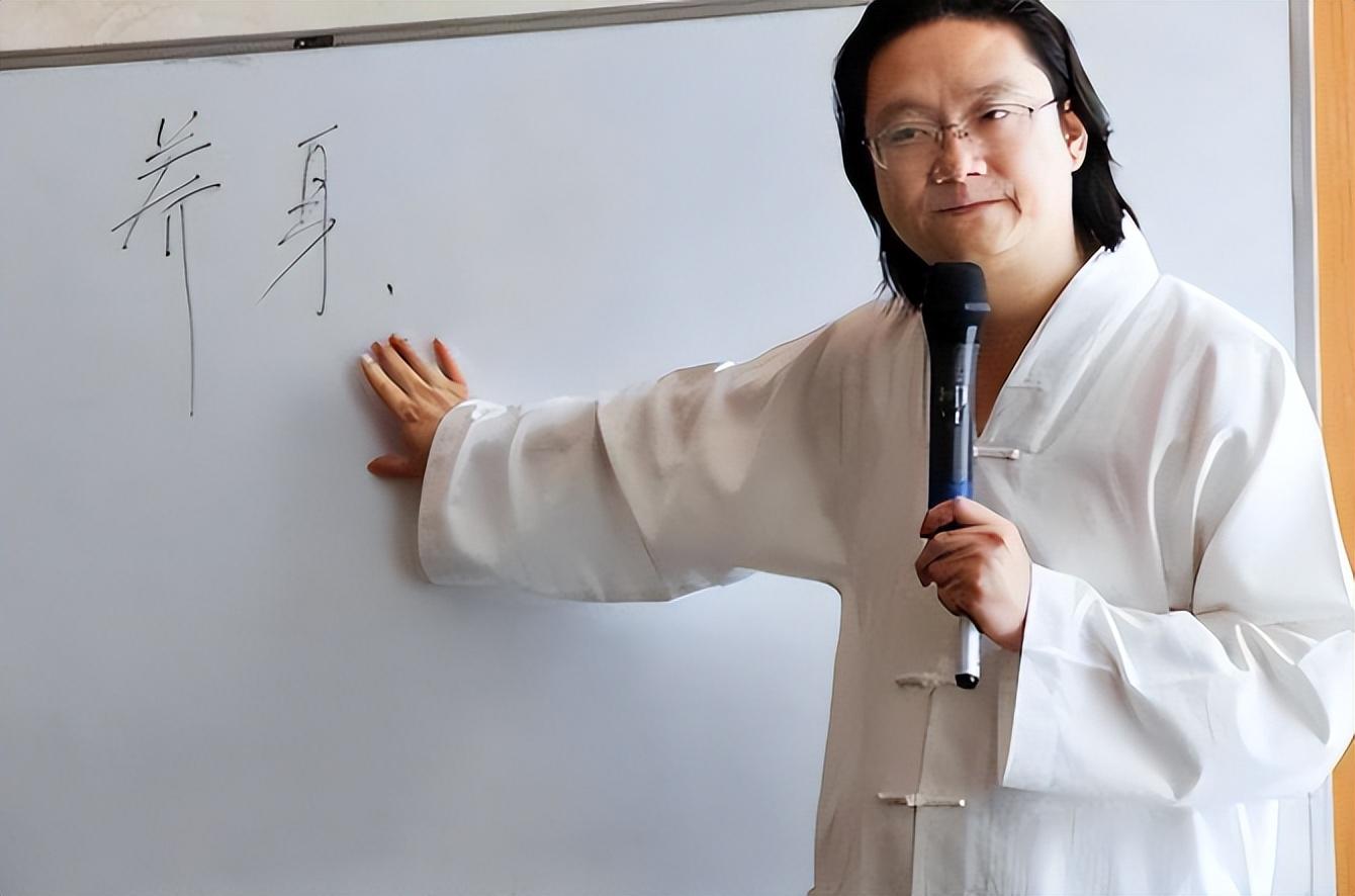 回顾"道长"李一:水下闭气2小时,徒手通电治病,7天学费36000