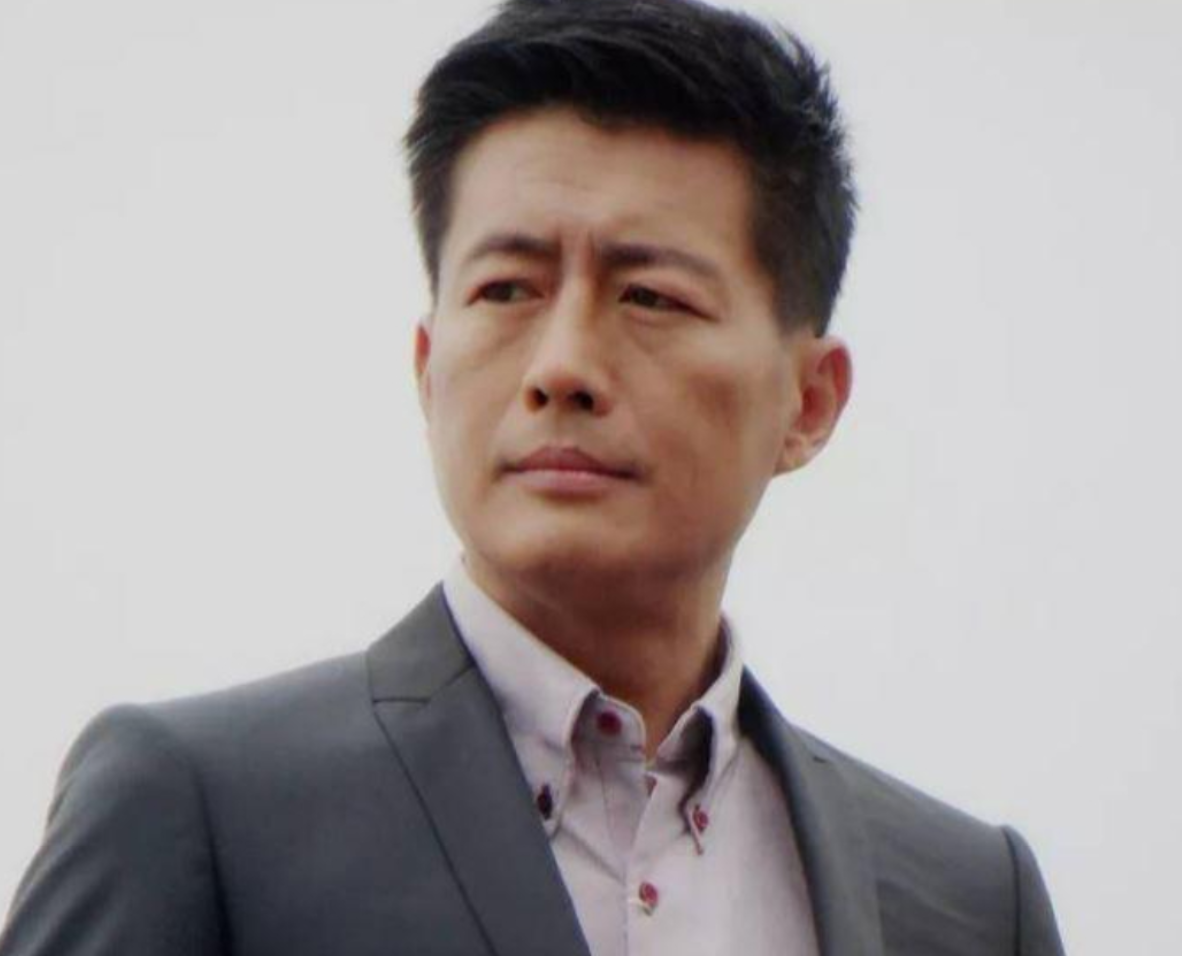 回顾演员高曙光33岁与江珊闪婚51岁二婚娶富商王玲52岁再当爹