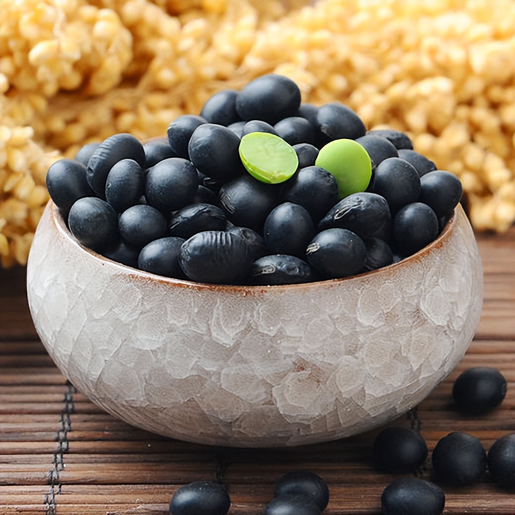 最补肾的一种豆子,对眼睛很好,对头发也特别好,平时多吃没坏处