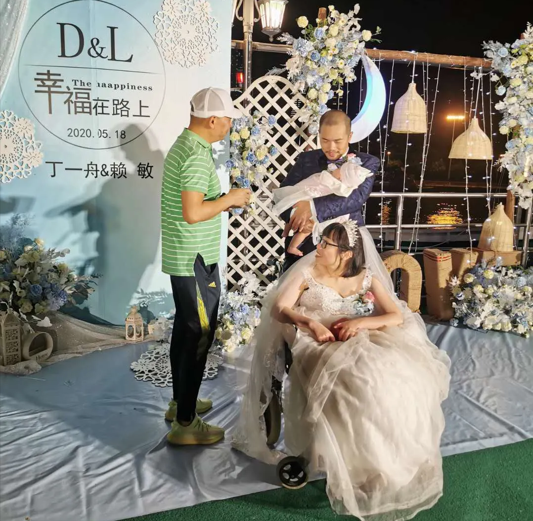 回顾6年前带着绝症女友穷游全国的男人有了令人暖心的结果