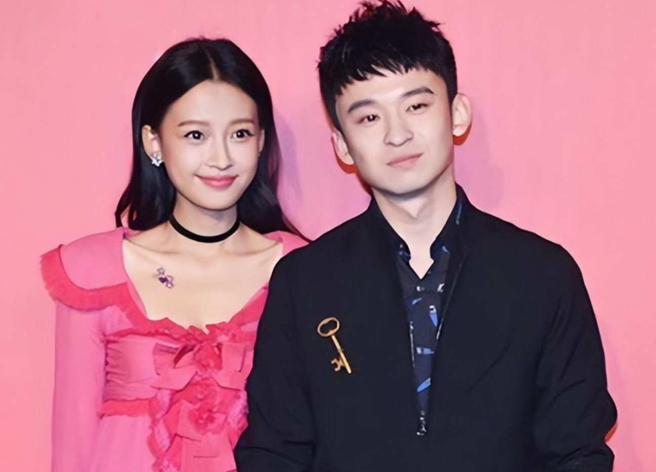 回顾王京花嫁给演员董志华结婚30年被宠成宝影帝儿子是她骄傲