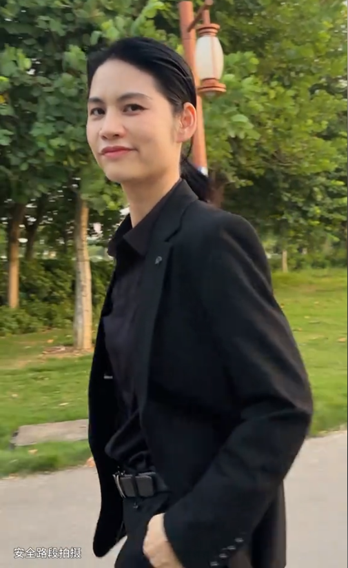 3年前广西全职太太靠模仿老公成网红年入百万获老公支持