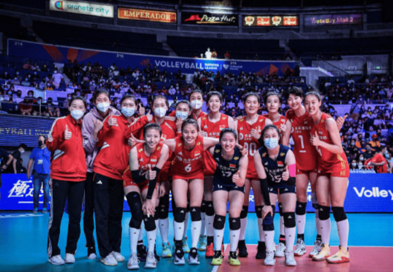 正如当初刁琳宇加入江苏女排时一样,这时国家队的二传位置也有了丁霞