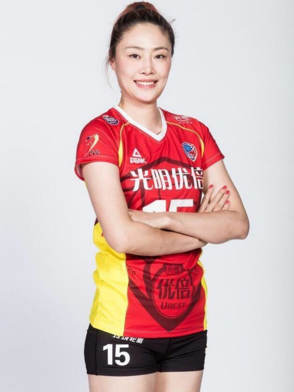 中国女排名将马蕴雯远嫁了比她大16岁的美国体能教练雷特,他们相识于