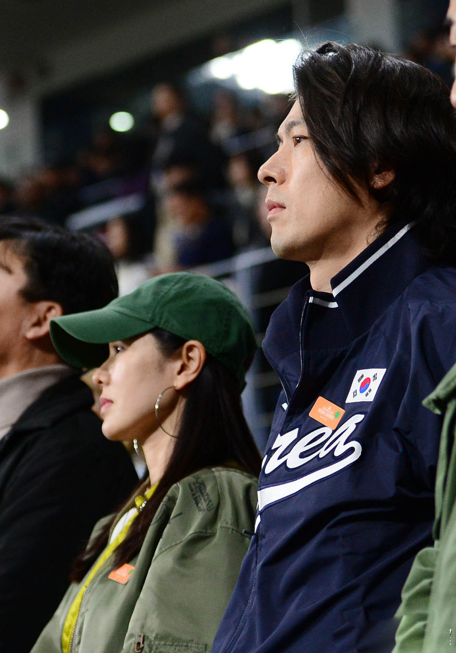 玄彬,孙艺珍&孔刘,李栋旭,相约一起看mlb棒球赛,两对情侣世纪大同框
