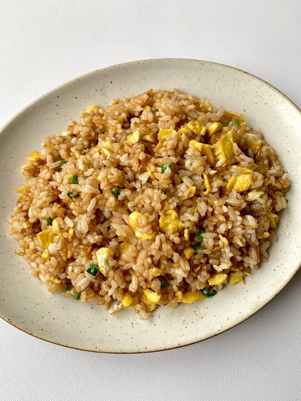 香喷入味的酱油炒饭 炒酱油饭看似简单平常,但味道确实令人惊喜,简单