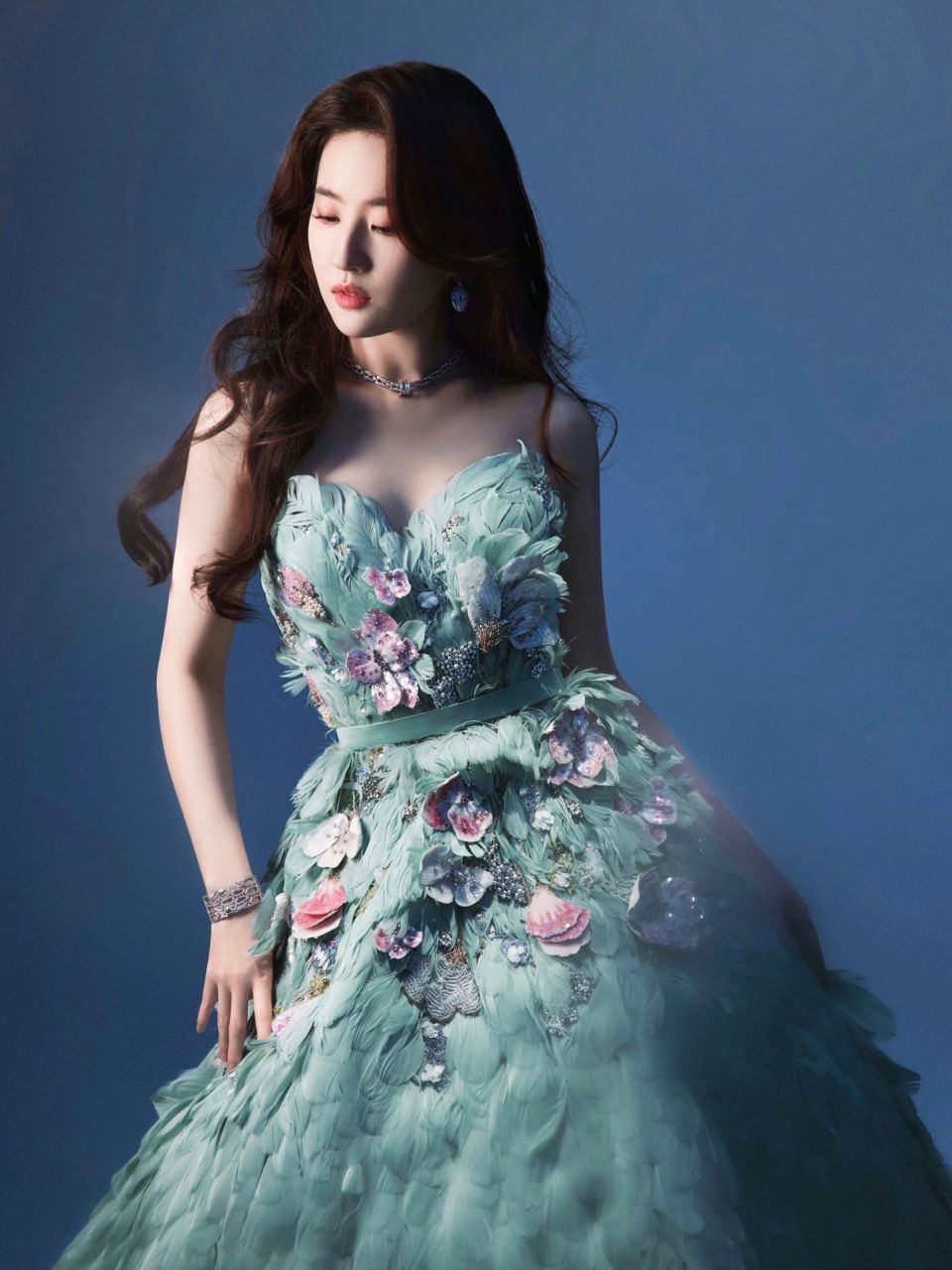 刘亦菲 孔雀公主仙裙  俺最喜欢刘亦菲穿的这件高定了 真的是青鸾神女