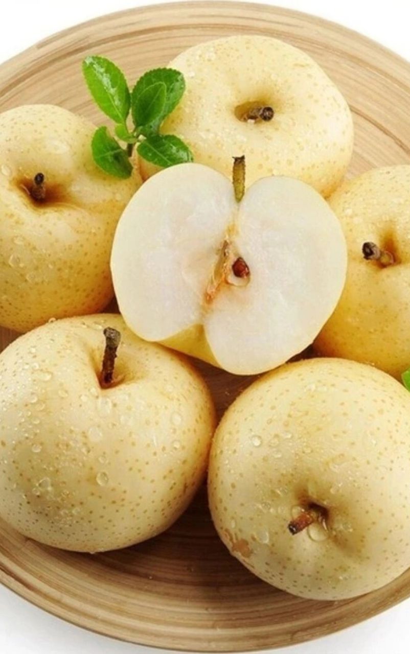 梨子图片  梨子是一种常见的水果,起源于中亚地区,已有3000年左右的