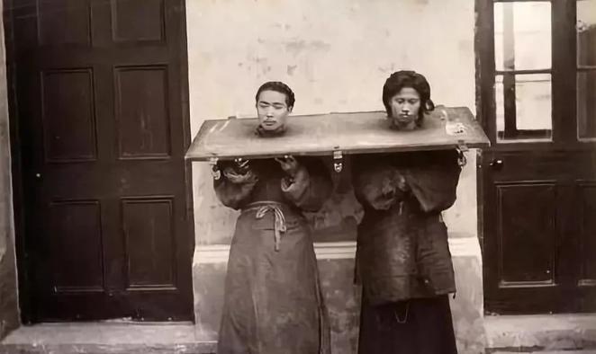 怎料,丁宝桢一句话惊动慈禧,100多官员丢了顶戴,杨乃武这才平反.
