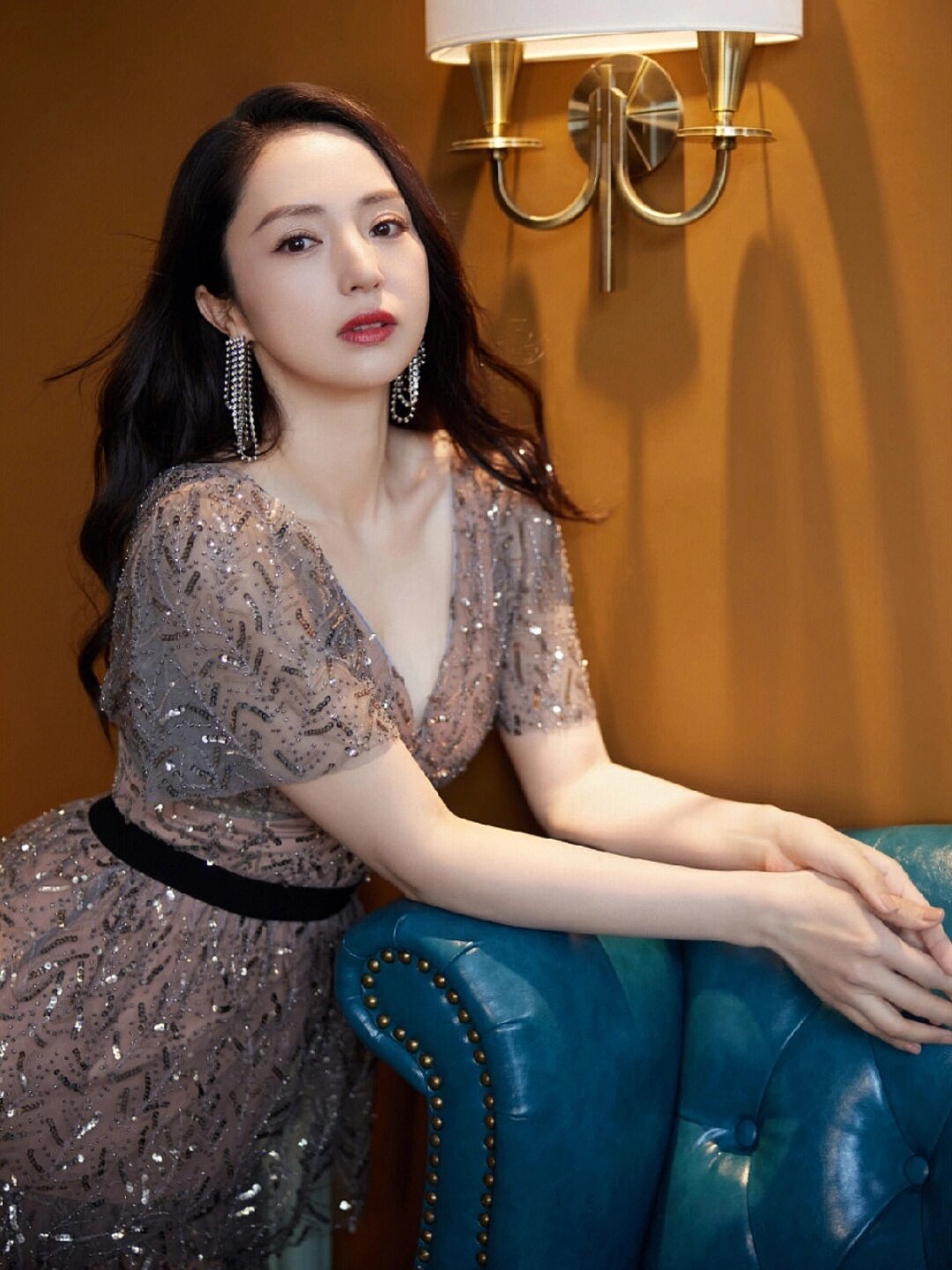 我一直很欣赏董璇,她不仅外貌出众,更有着内在的修养和魅力.