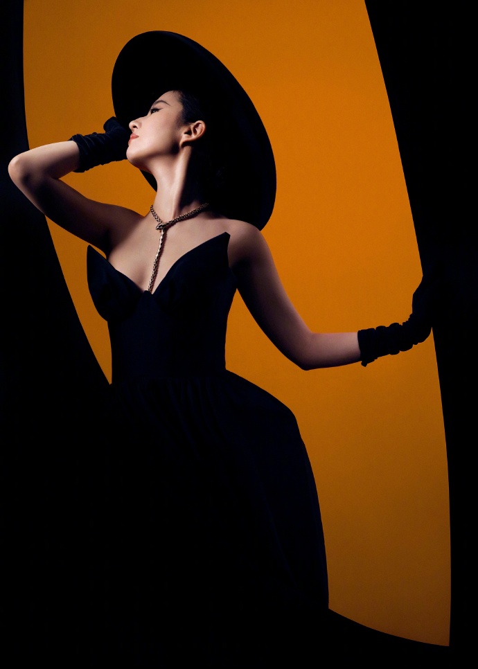 刘亦菲《时尚芭莎》四月刊封面拍.@大猫小娱乐的动态