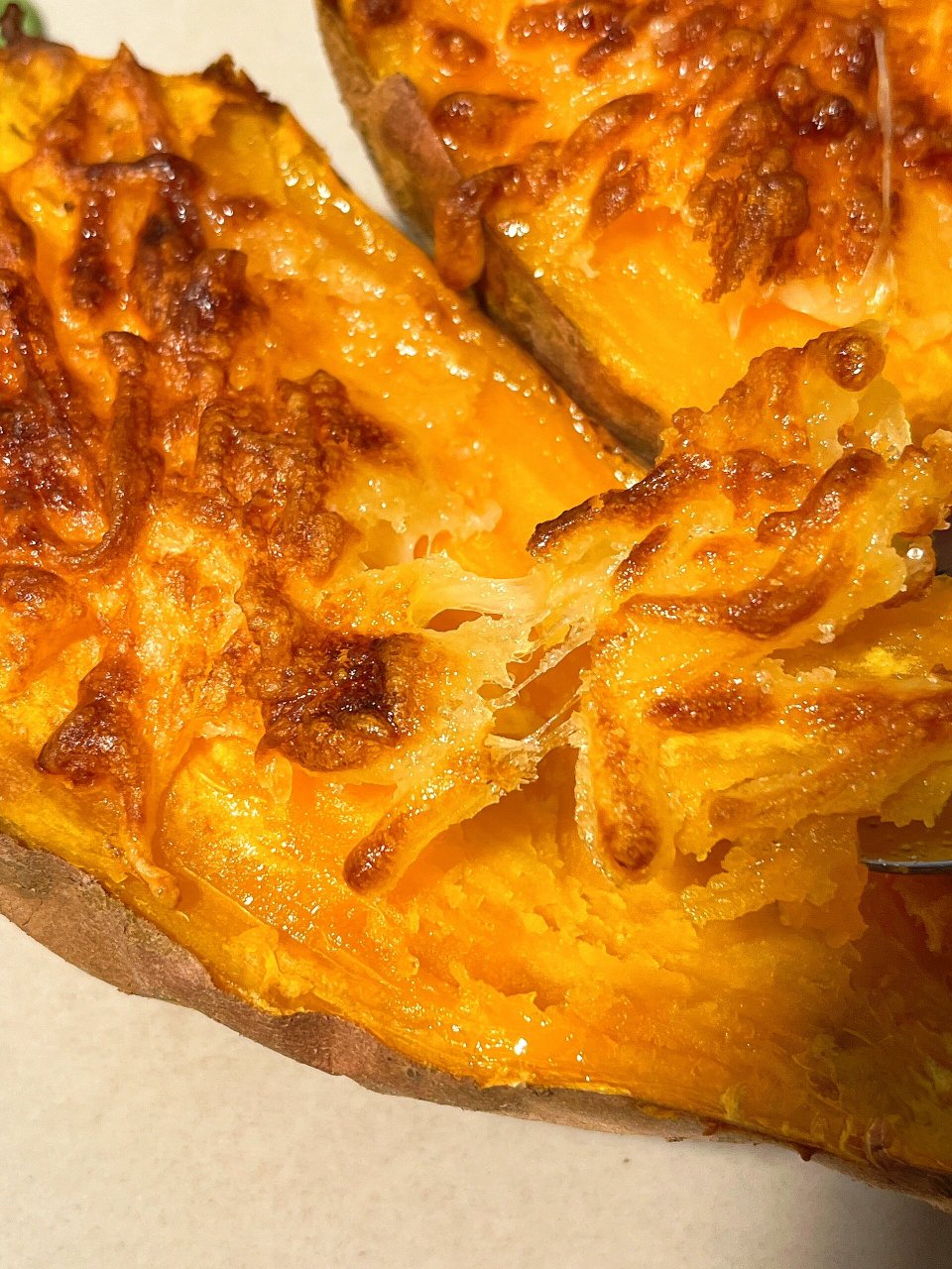 在家做芝士番薯,香到离谱!94  今天做烤红薯94,快点艾特他给你做!