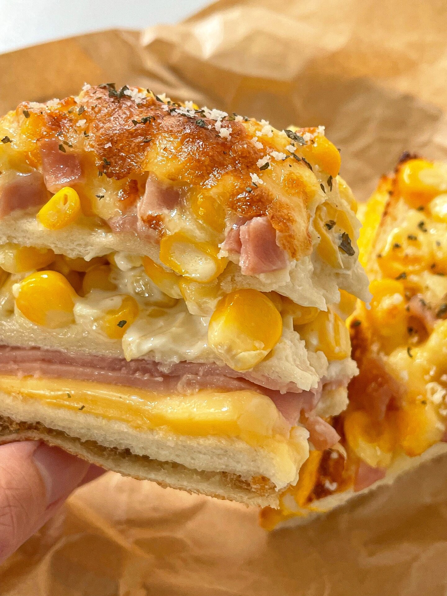 料多到一口都吃不下,馋了好久的爆浆芝士玉米