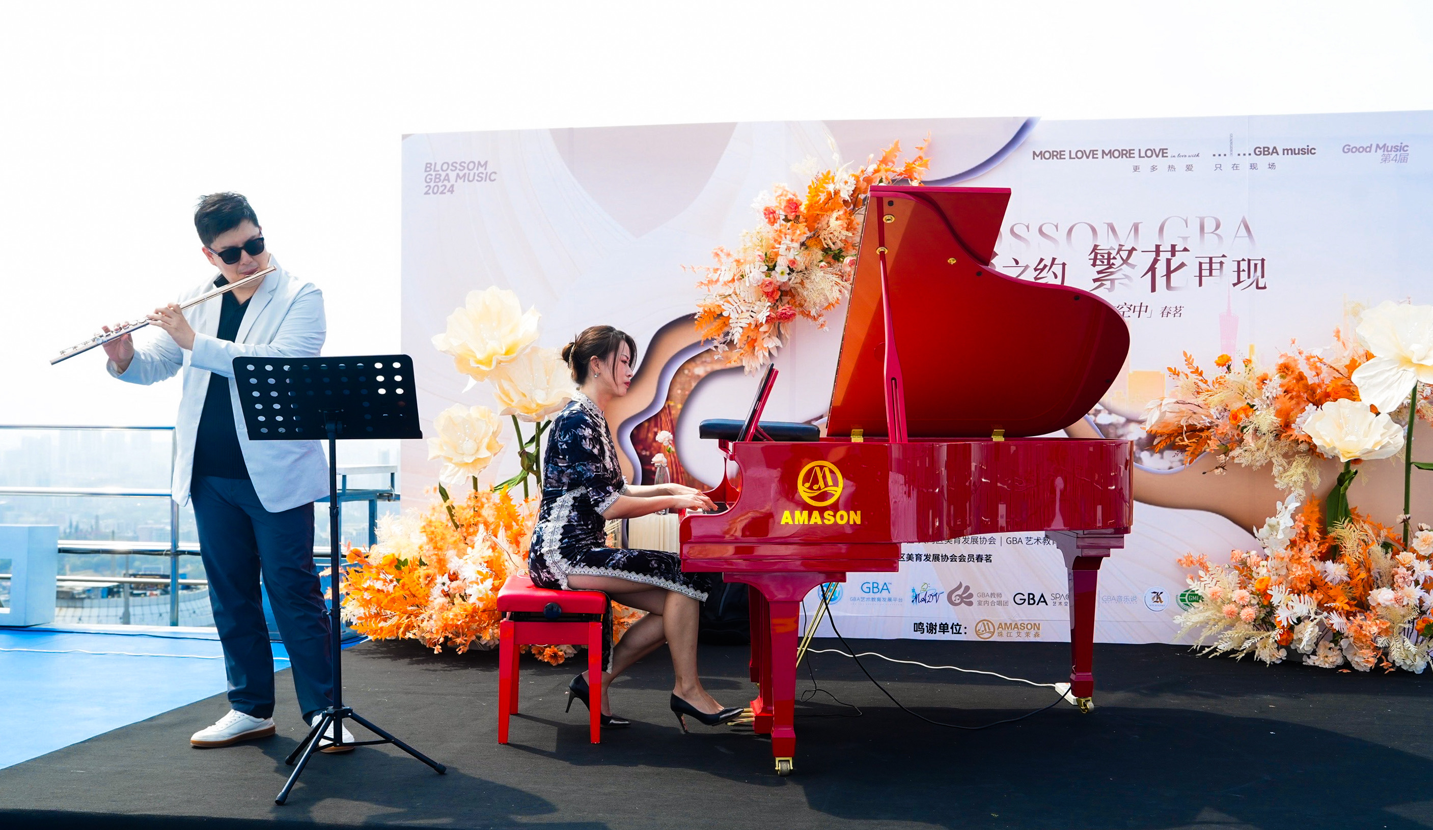 其中最让人印象深刻的,莫过于艾茉森六尺电钢琴gp6100的闪耀登场