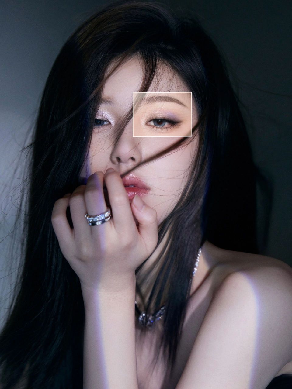 赵露思仿妆 灰紫碎钻小烟熏妆 这次露思的两套妆照真的很稳!