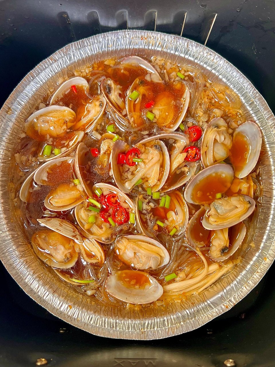 蒜蓉花甲粉丝煲   突然很想吃蒜蓉花甲粉丝煲,但是又不想出门,于是