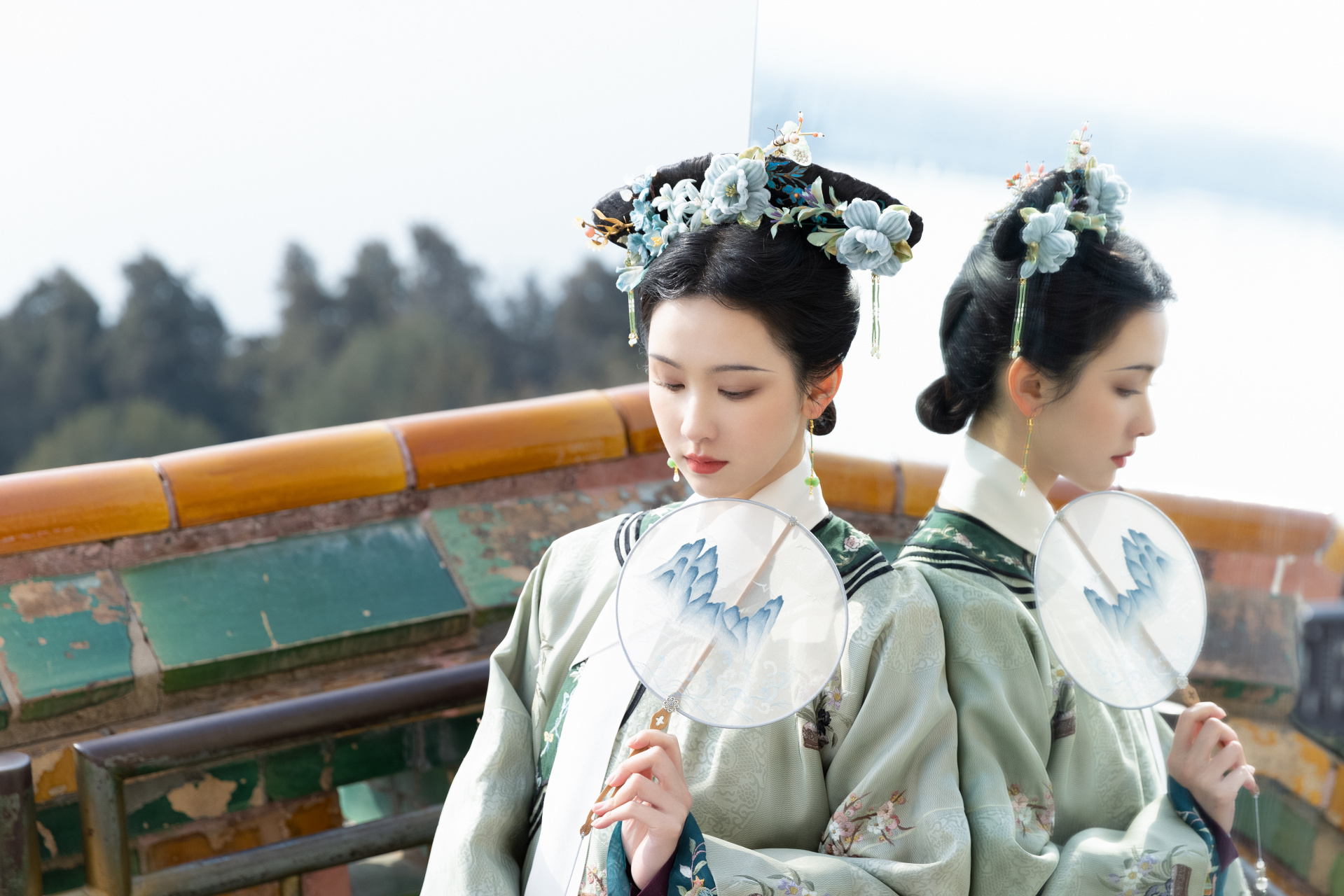 一起来品鉴一下陈都灵清装造型!  #陈都灵