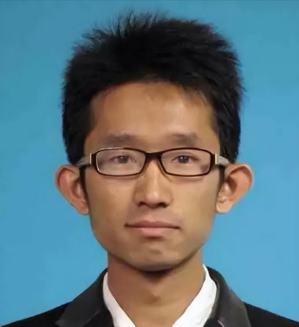 [赞]2009年,杨奇函650分成为黑龙江文科状元,被清华大学录取.