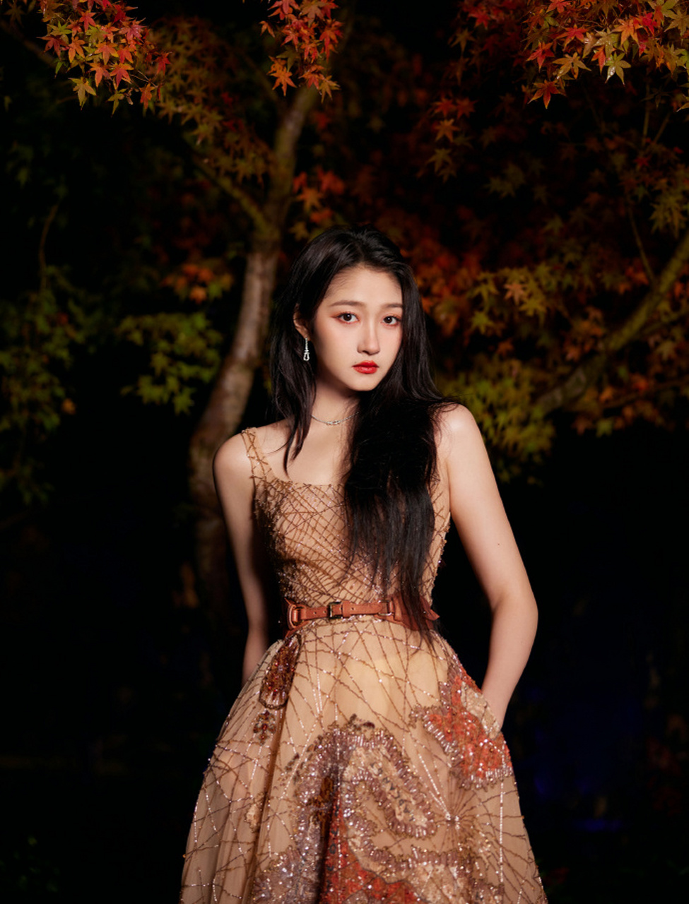 关晓彤求学心切:学历与演技并行,共铸艺术人生  关晓彤确实有着提升