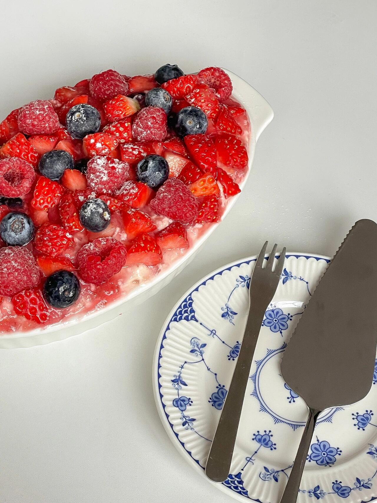 自制莓果提拉米苏  给我自己安排了顿下午茶 酸酸甜甜的莓果提拉米苏