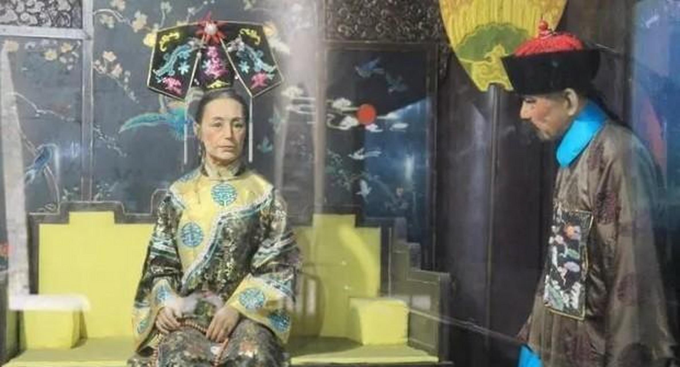 1880年,46岁的慈禧太后感觉肚子肿胀,还干呕嗜睡,贴身太监李莲英赶紧