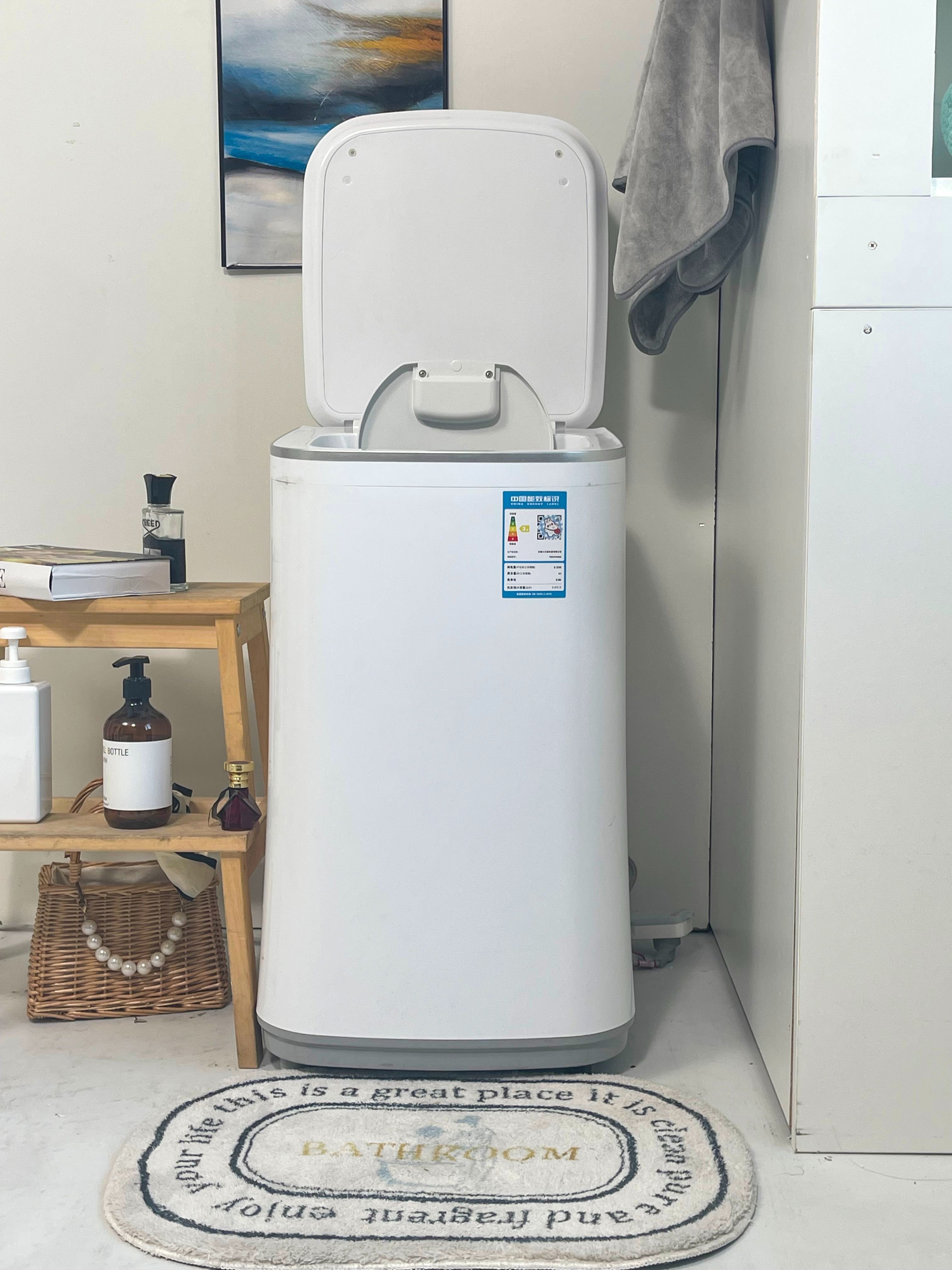 在这个特殊的时刻,我选择了小天鹅迷你波轮洗衣机~