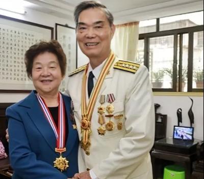 1971年23岁的女干部李玉枝嫁给了一级伤残战斗英雄,新婚之夜二人同房