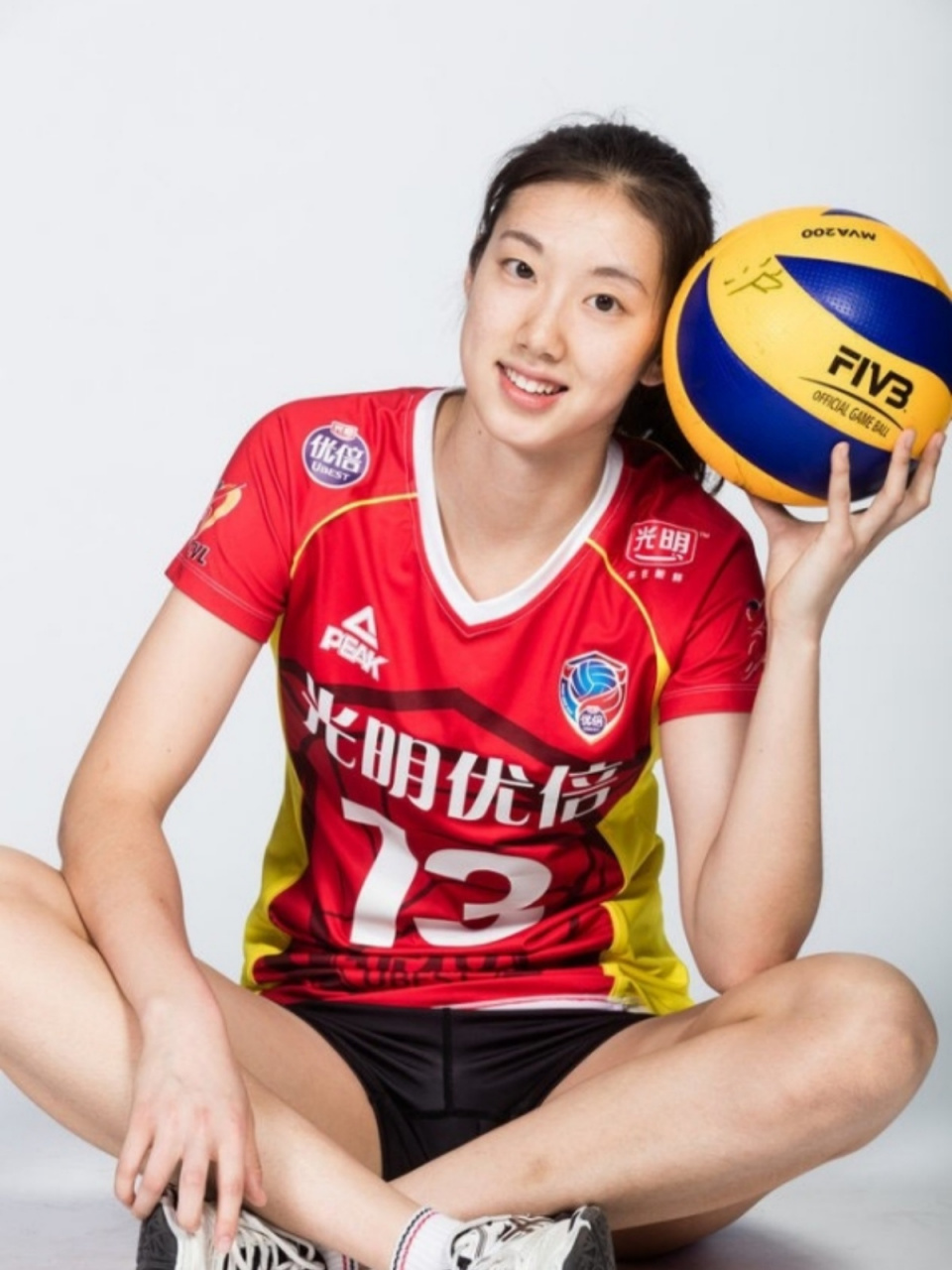 中国女排名将马蕴雯远嫁了比她大16岁的美国体能教练雷特,他们相识于