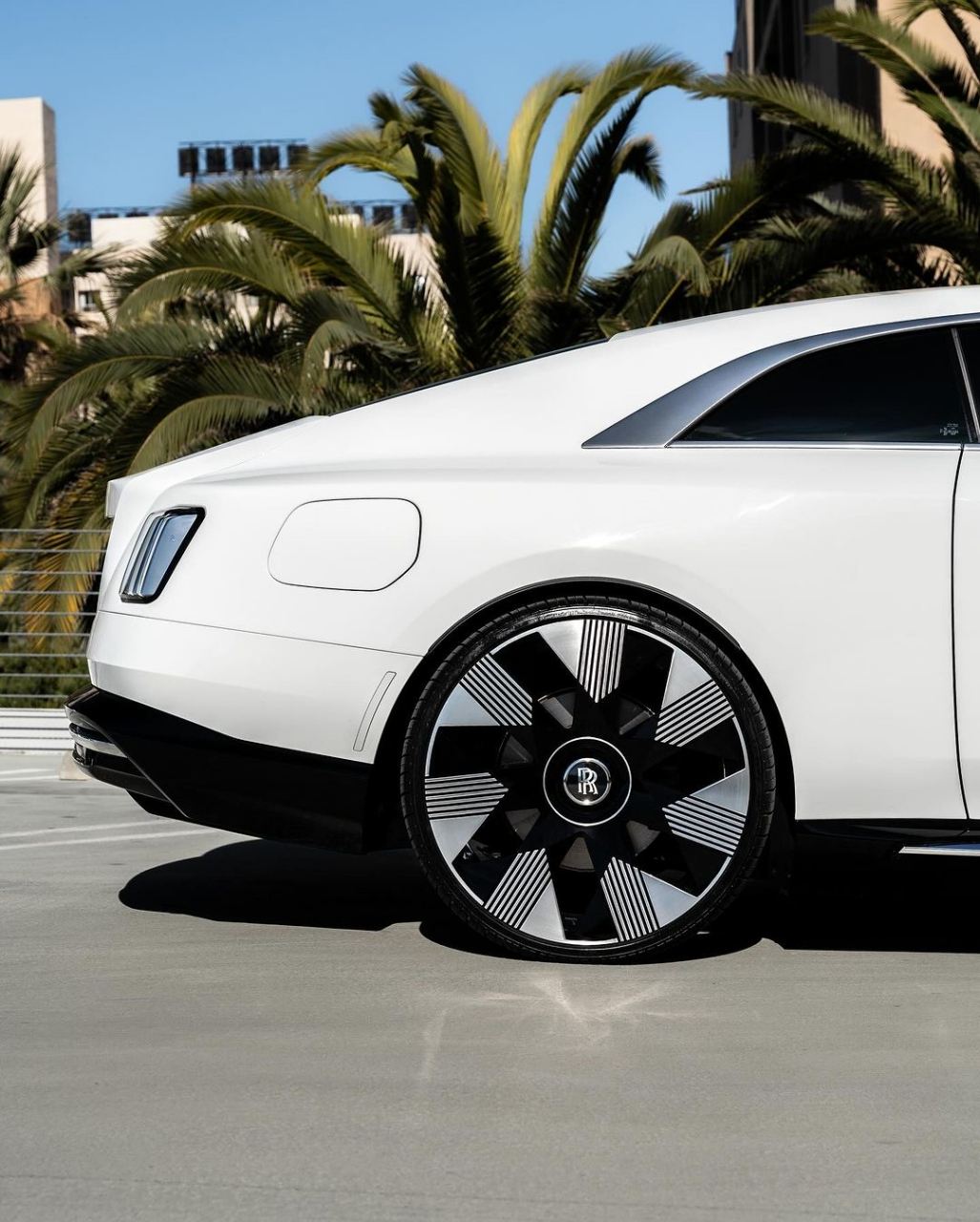 劳斯莱斯幽灵#汽车# #发文集龍卡瓜分百万现金# #热点引擎计划