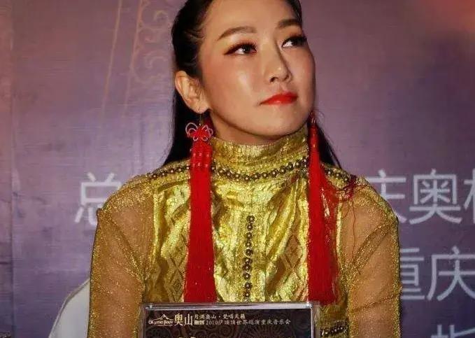 萨顶顶韩国惊艳开唱,"梵语"震撼全场东方魅力让世界为之倾倒!