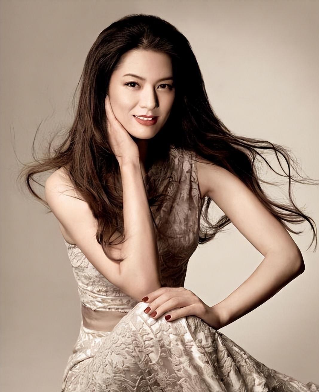 被称为"中国第一美女",身价亿位却独爱种田,现在49岁隐居