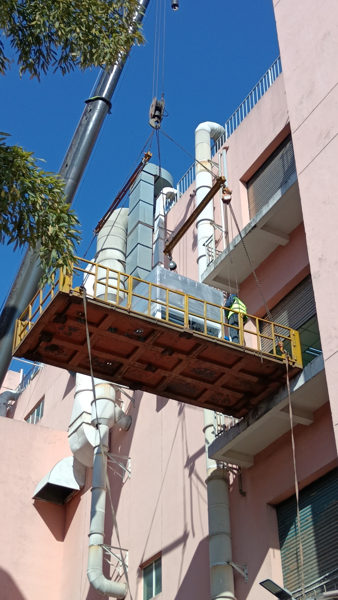 张家港吊装公司 精密设备吊装上楼气垫搬运就位