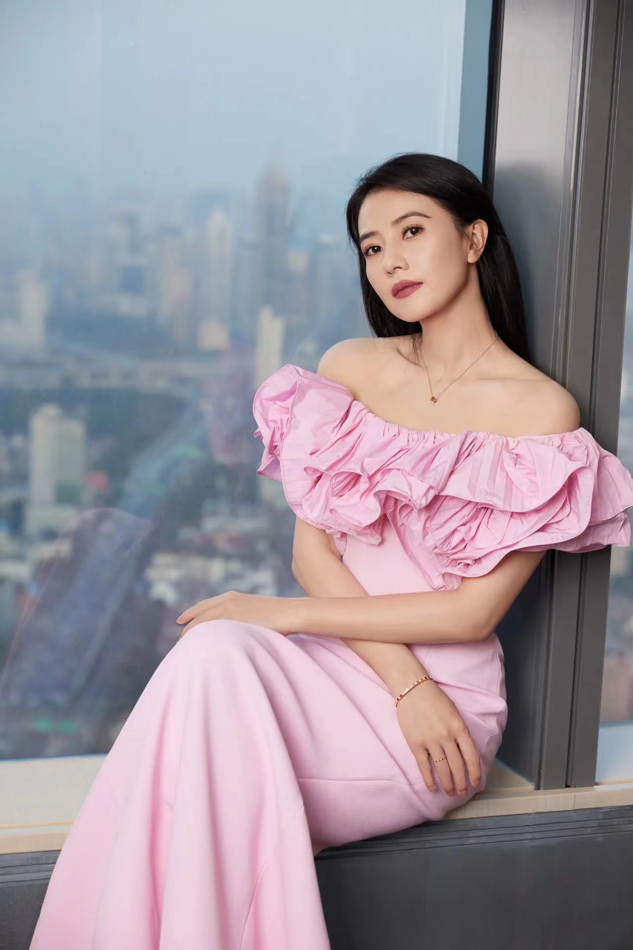 高圆圆的粉红礼服:优雅还是过度?