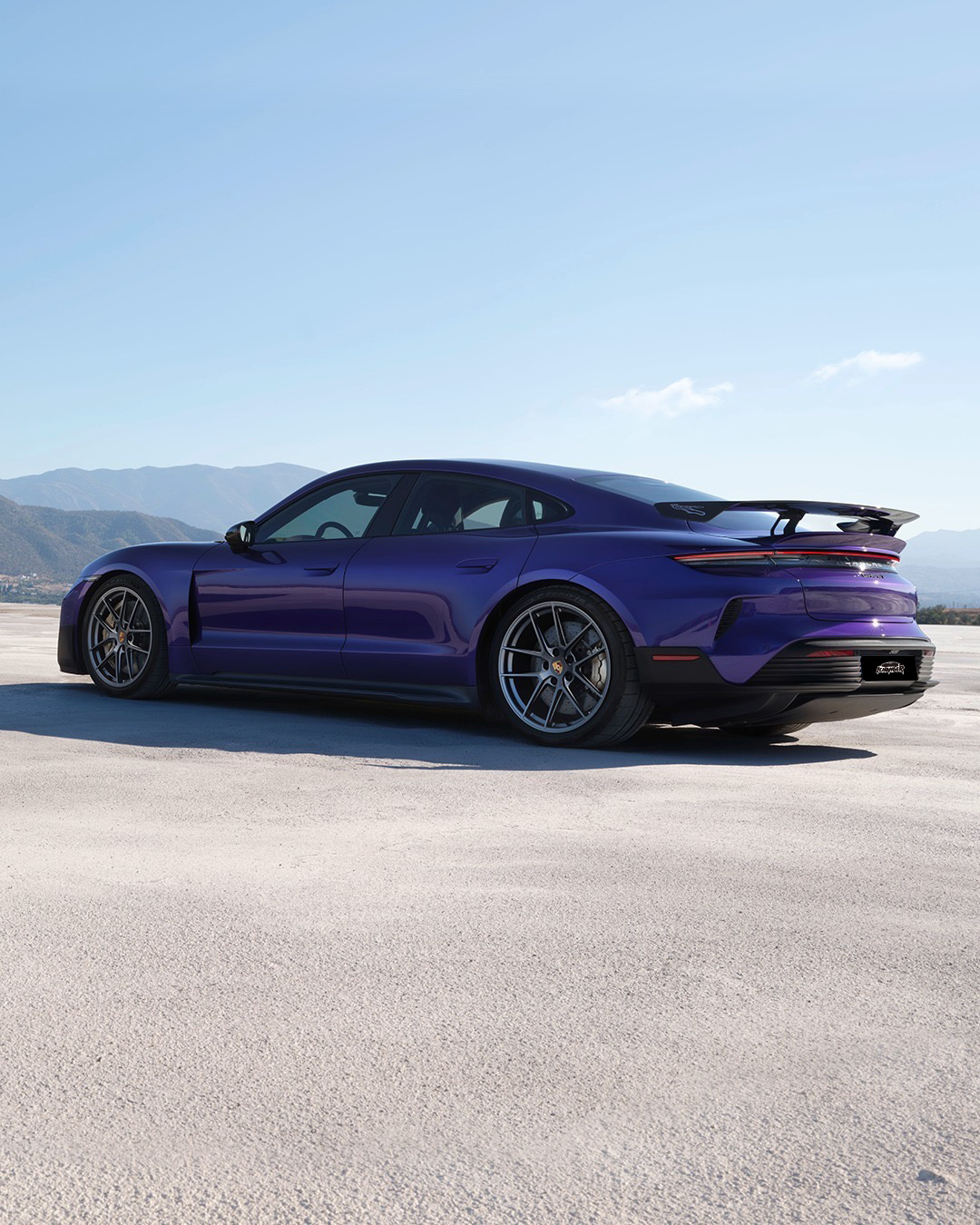 保时捷taycan贴膜icr改色膜紫水晶,散发出超级迷人的氛围