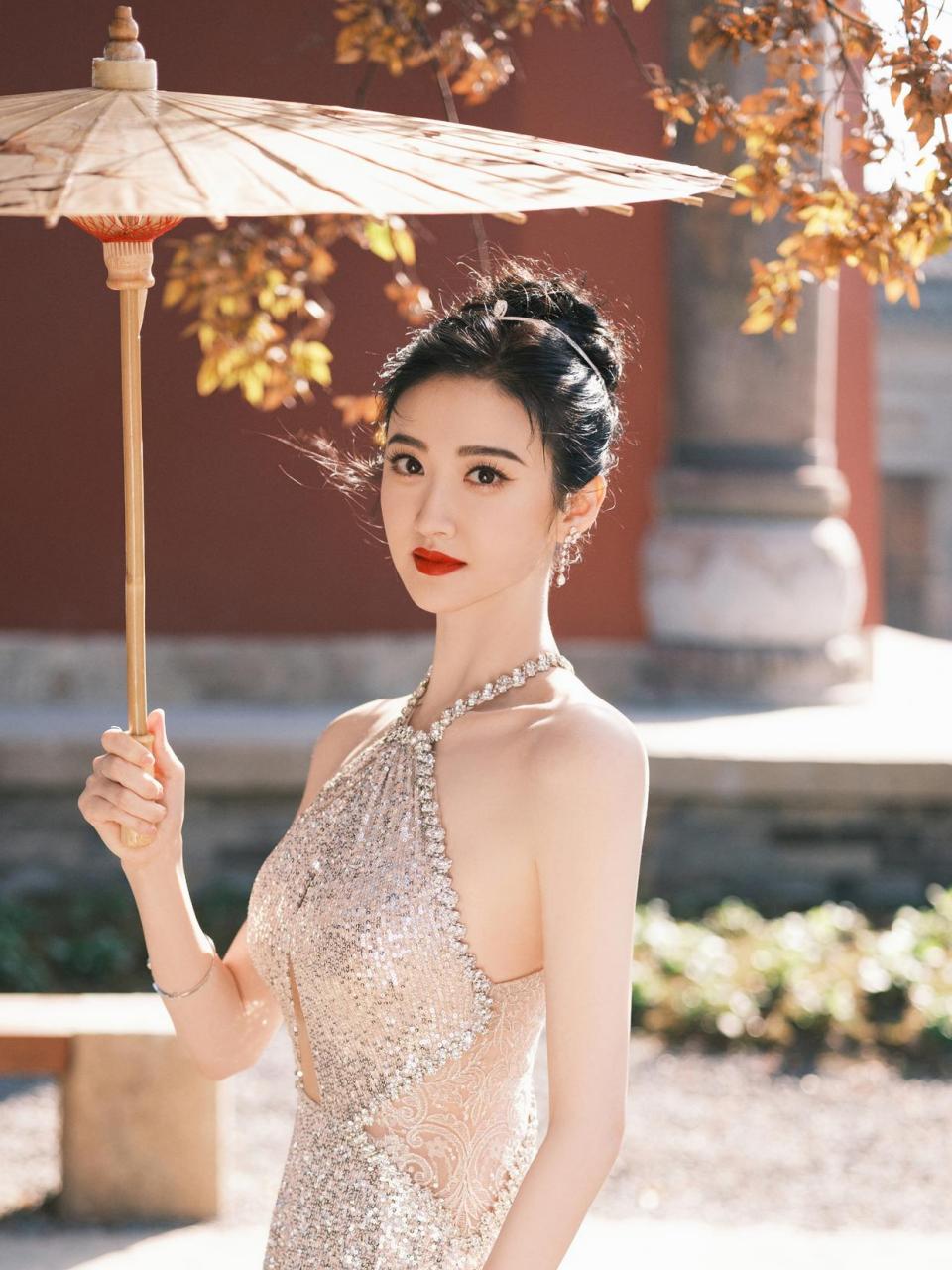 璀璨亮片,闪耀镶钻!景甜礼服裙写真,婀娜身姿,美艳动人!