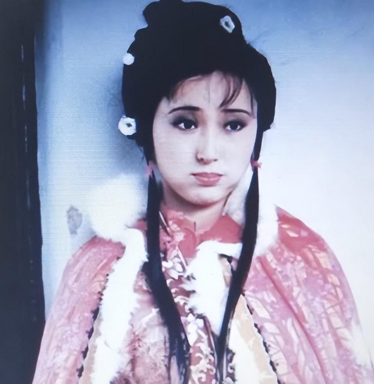 回顾陈晓旭她是现实里的林黛玉最终孤身一人离开了这个世界