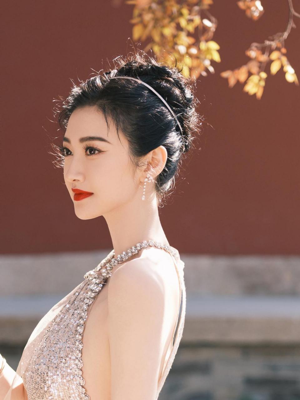 璀璨亮片,闪耀镶钻!景甜礼服裙写真,婀娜身姿,美艳动人!