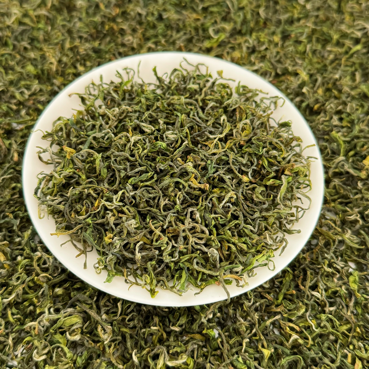 这款松阳香茶是今年新上市的,产地浙江省松阳县,茶树品种乌牛早.